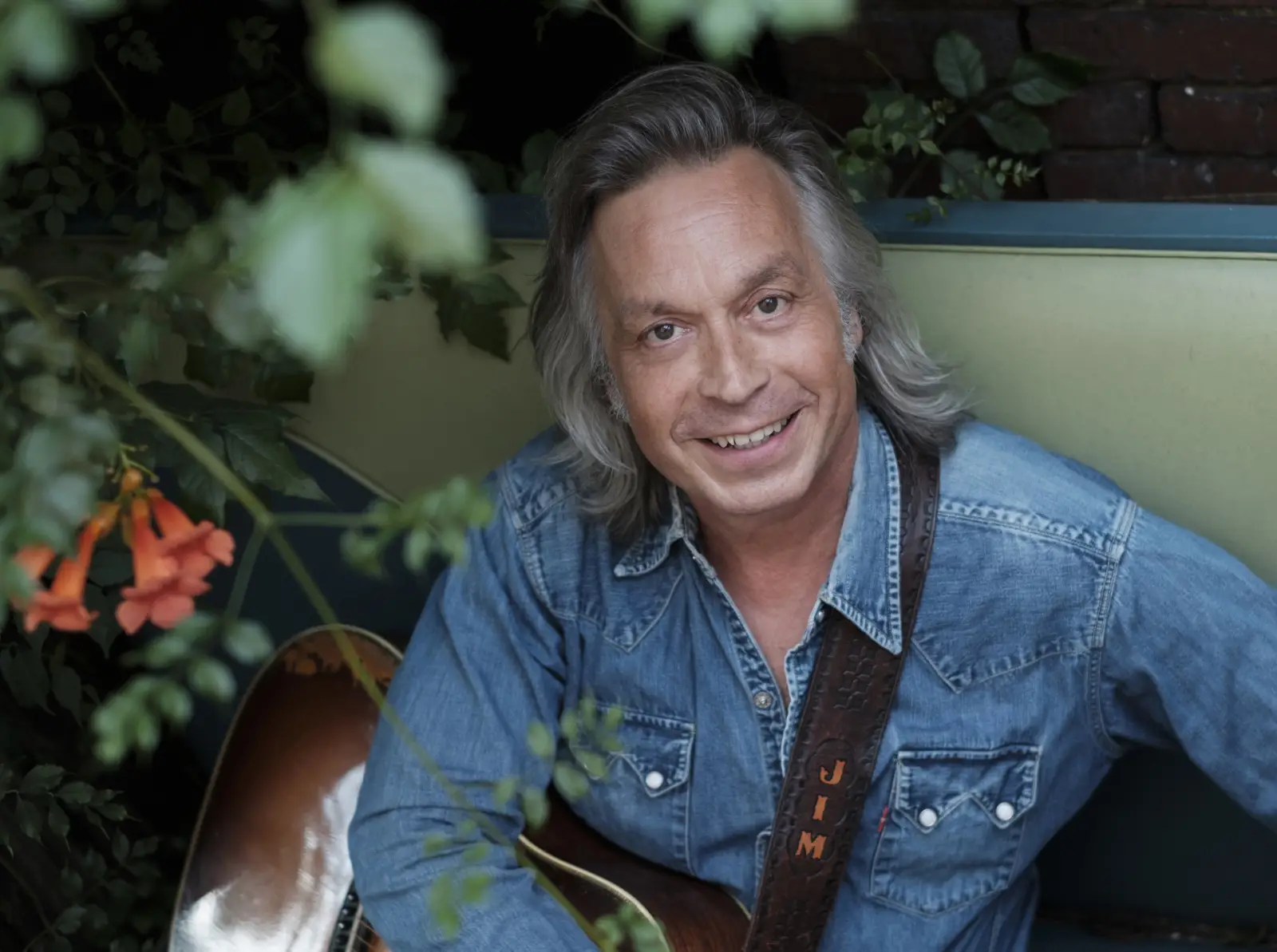 Jim Lauderdale supports Sam Outlaw in Paradiso
